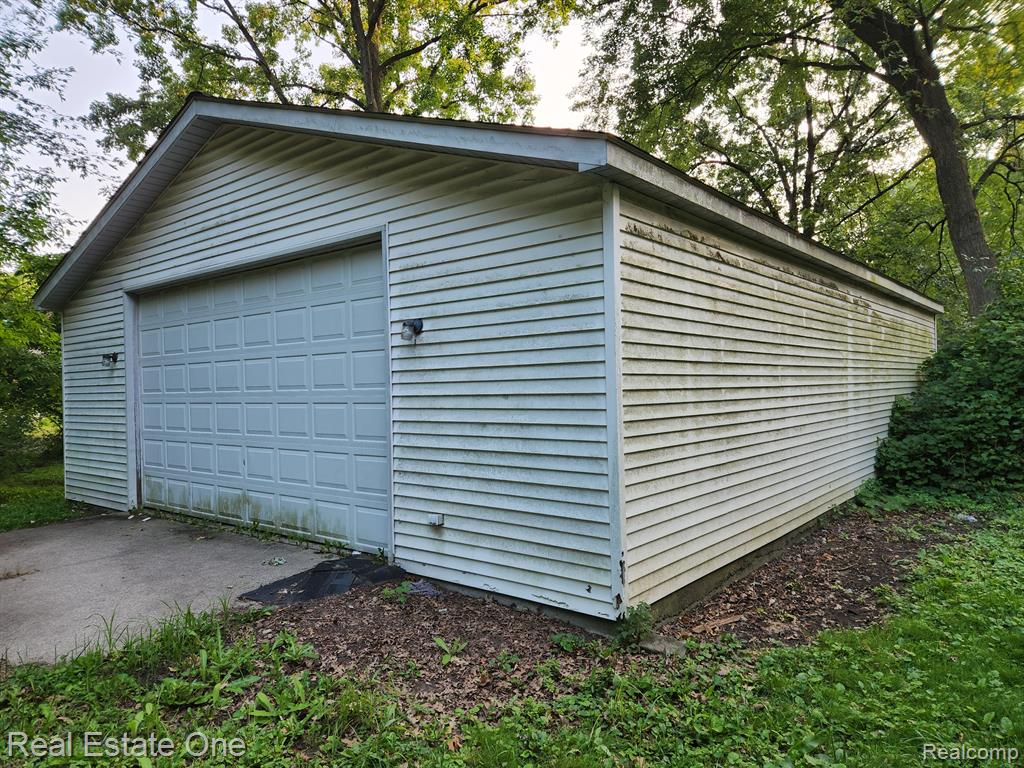 700 W GARDENIA Avenue, Madison Heights, MI 48071 — Photo 7