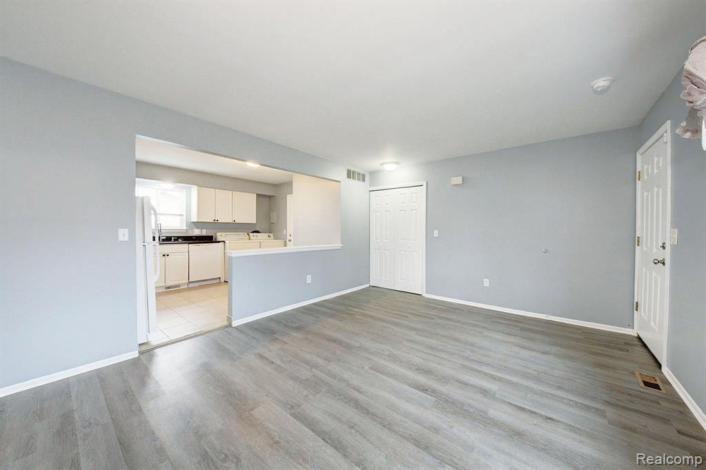 9057 GARFIELD Drive, Whitmore Lake, MI 48189 — Photo 5