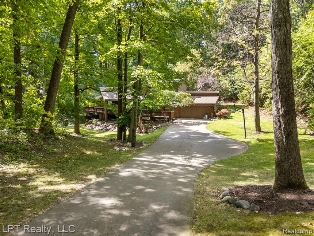 5075 Canyon Oaks Drive, Brighton, MI 48114 — Photo 28