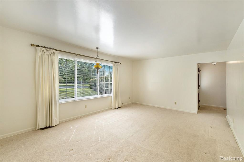 4046 S ELMS Road, Swartz Creek, MI 48473 — Photo 3
