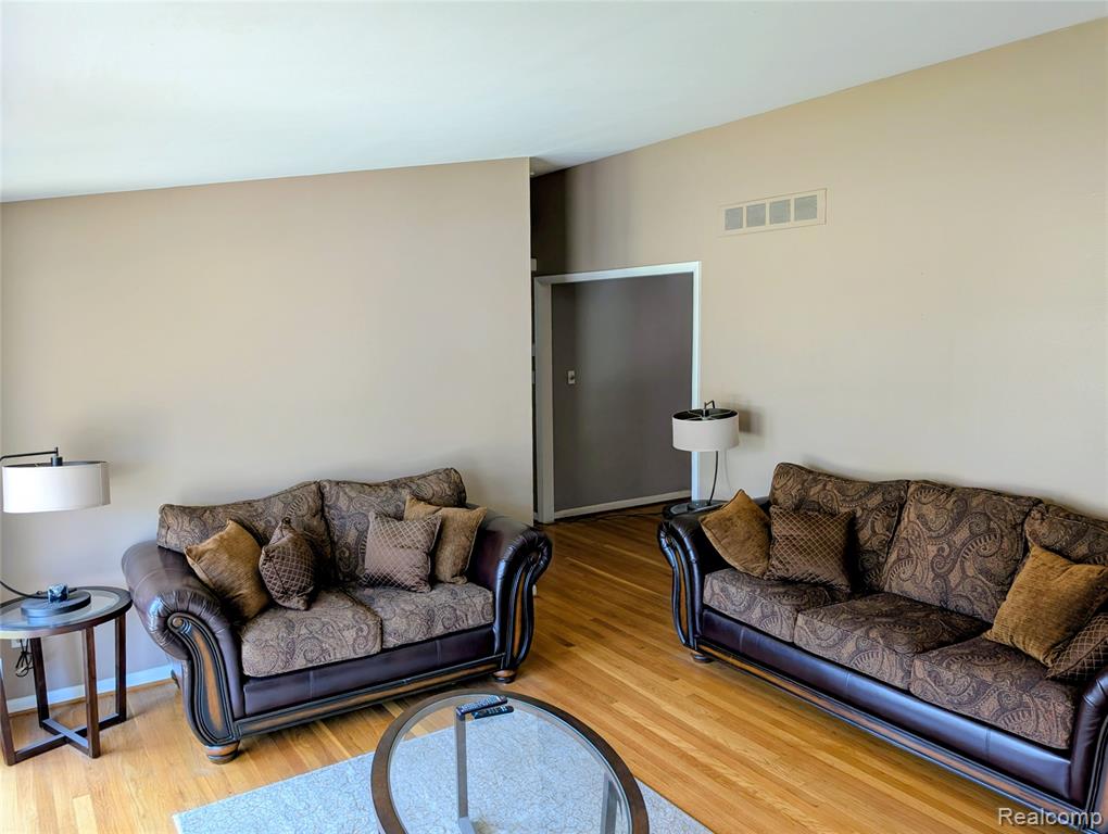 9085 Melrose Street, Livonia, MI 48150 — Photo 5