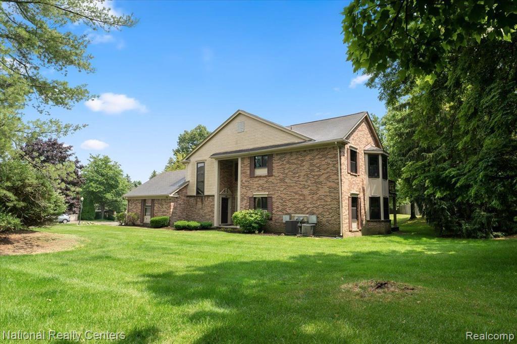 37224 BRENTWOOD Circle, Farmington Hills, MI 48331 — Photo 3