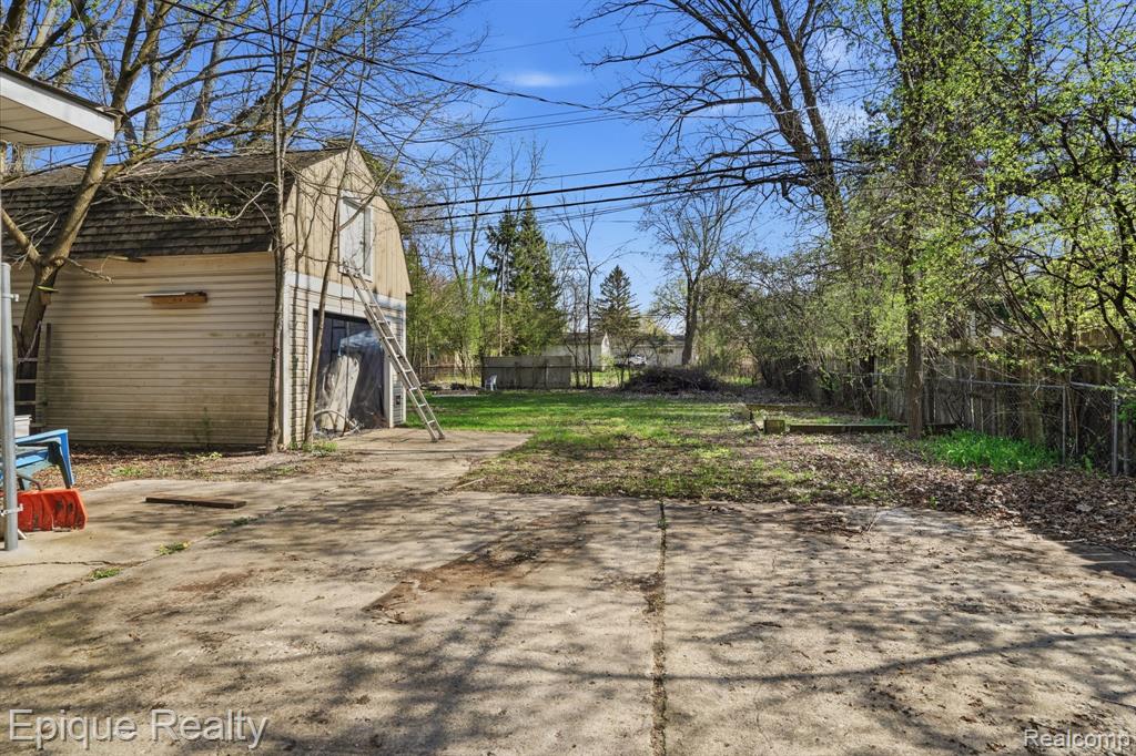 2706 Genes Drive, Auburn Hills, MI 48326 — Photo 5