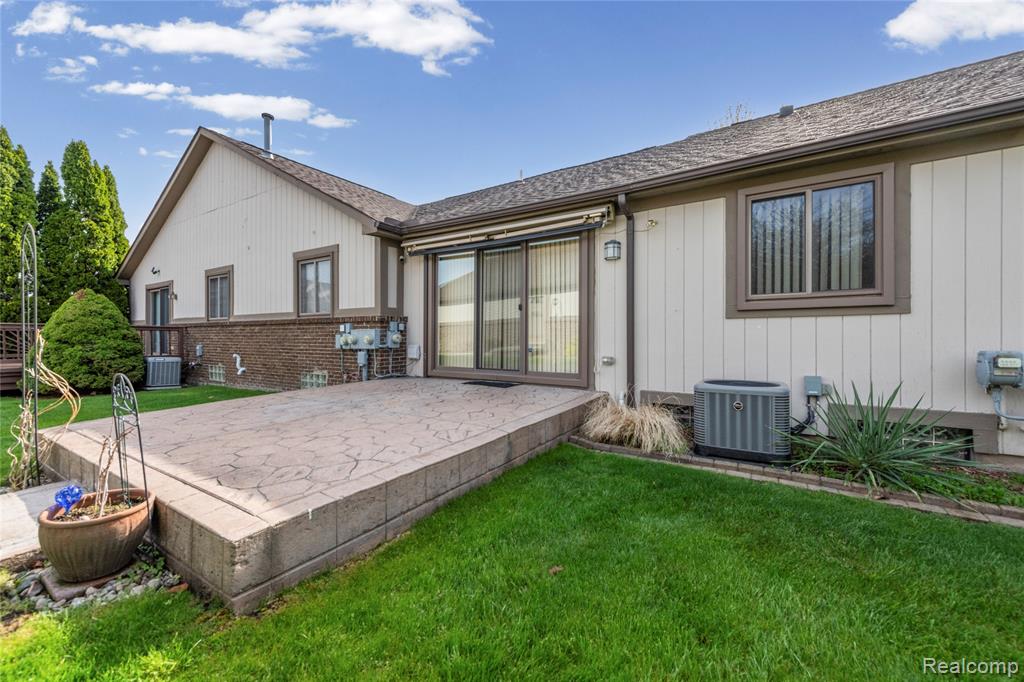 20557 Longwood Drive, Clinton Twp, MI 48038 — Photo 20