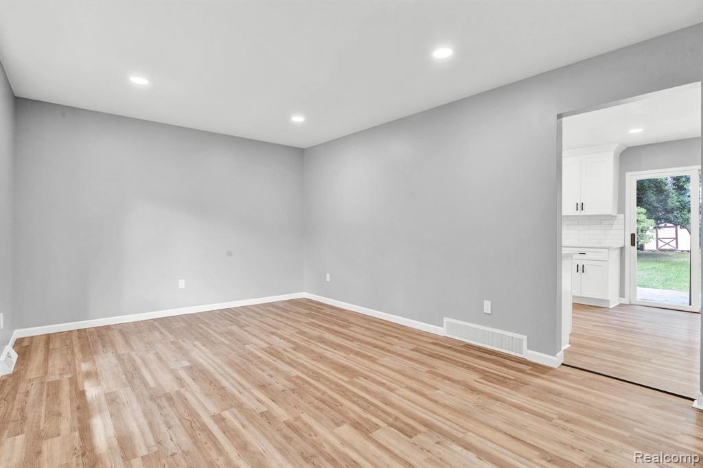 8962 Glasgow Drive, White Lake, MI — Photo 6