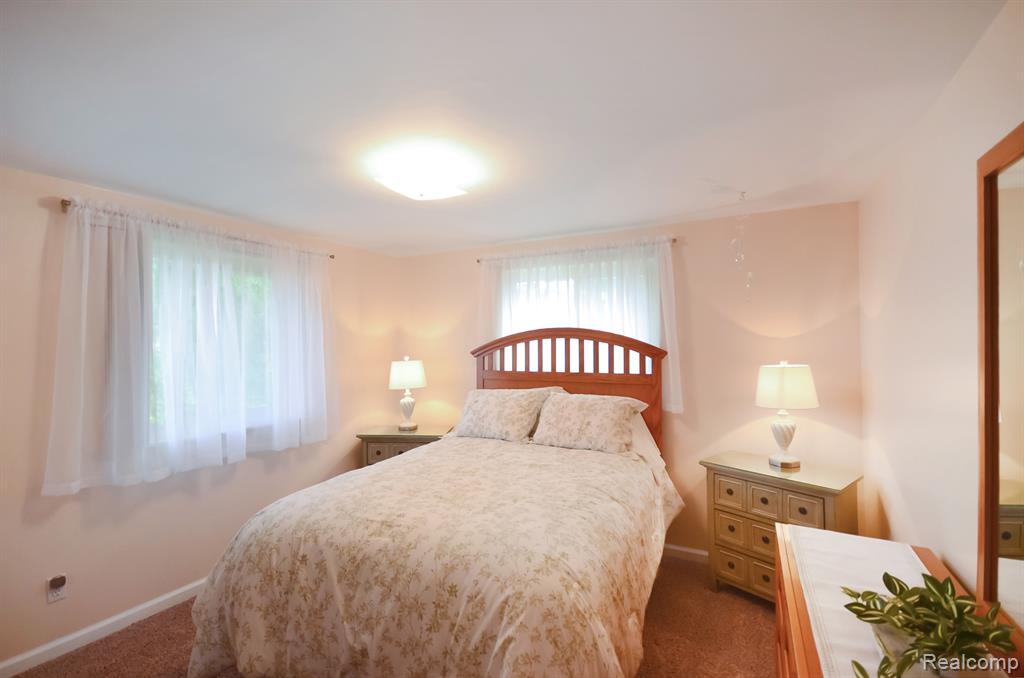 43475 Deborah Drive, Sterling Heights, MI 48313 — Photo 15