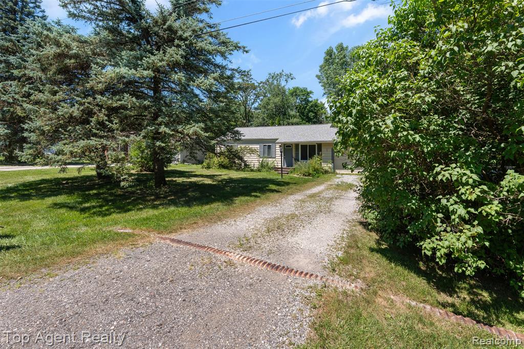 227 W Peterson Drive, Brighton, MI 48114 — Photo 37