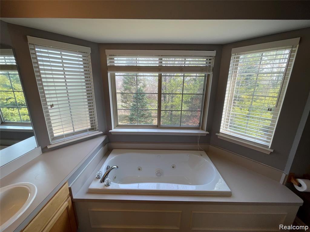 8767 HARDWOOD Drive, Van Buren, MI 48111 — Photo 12