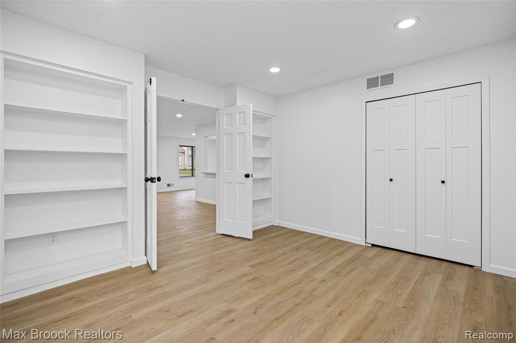 7443 Brynmawr Court, West Bloomfield, MI — Photo 29