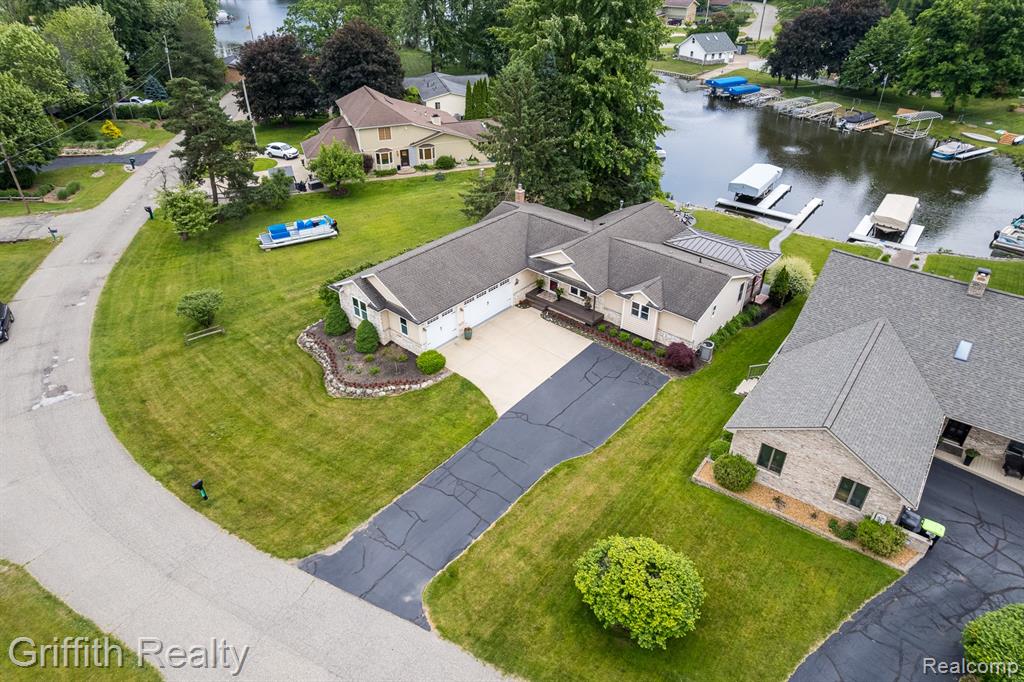 1158 Camelot Drive, Pinckney, MI 48169 — Photo 4