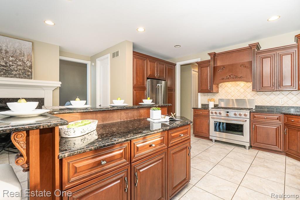 534 Parkland Hills Drive, Rochester, MI 48306 — Photo 21