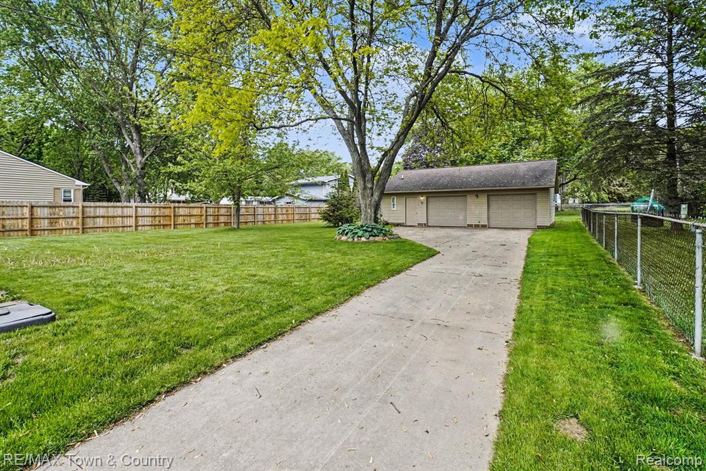 405 Terrace Drive, Flushing, MI 48433 — Photo 5