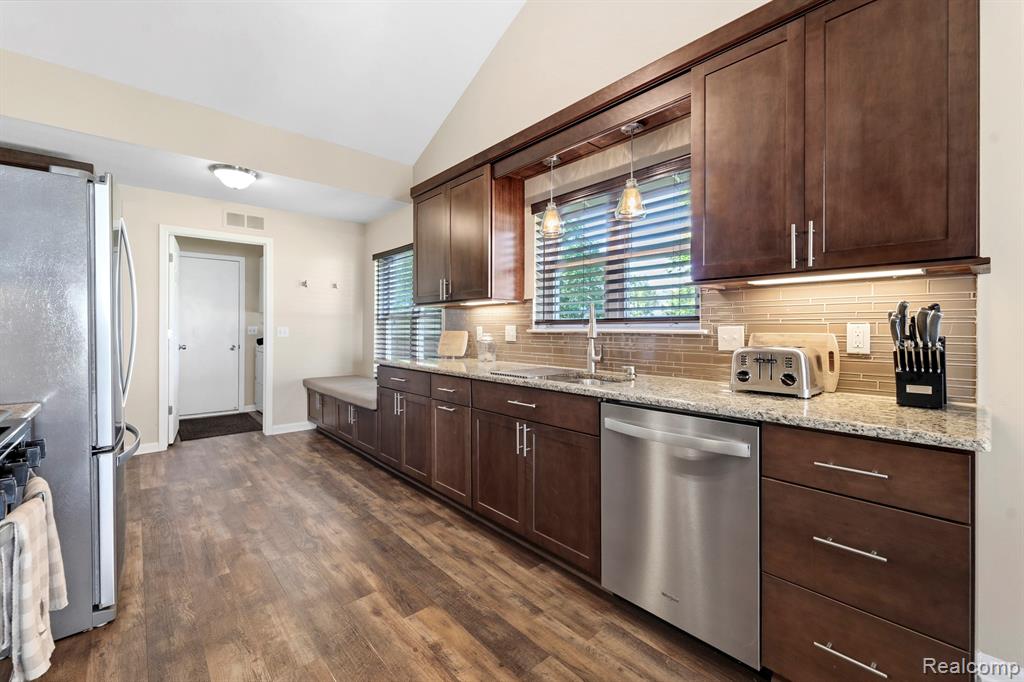 5514 Greenway Drive, Trenton, MI 48183 — Photo 14