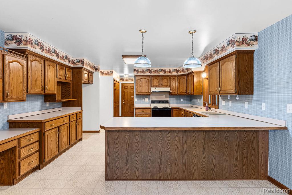9482 Graytrax Road, Grand Blanc, MI 48439 — Photo 16