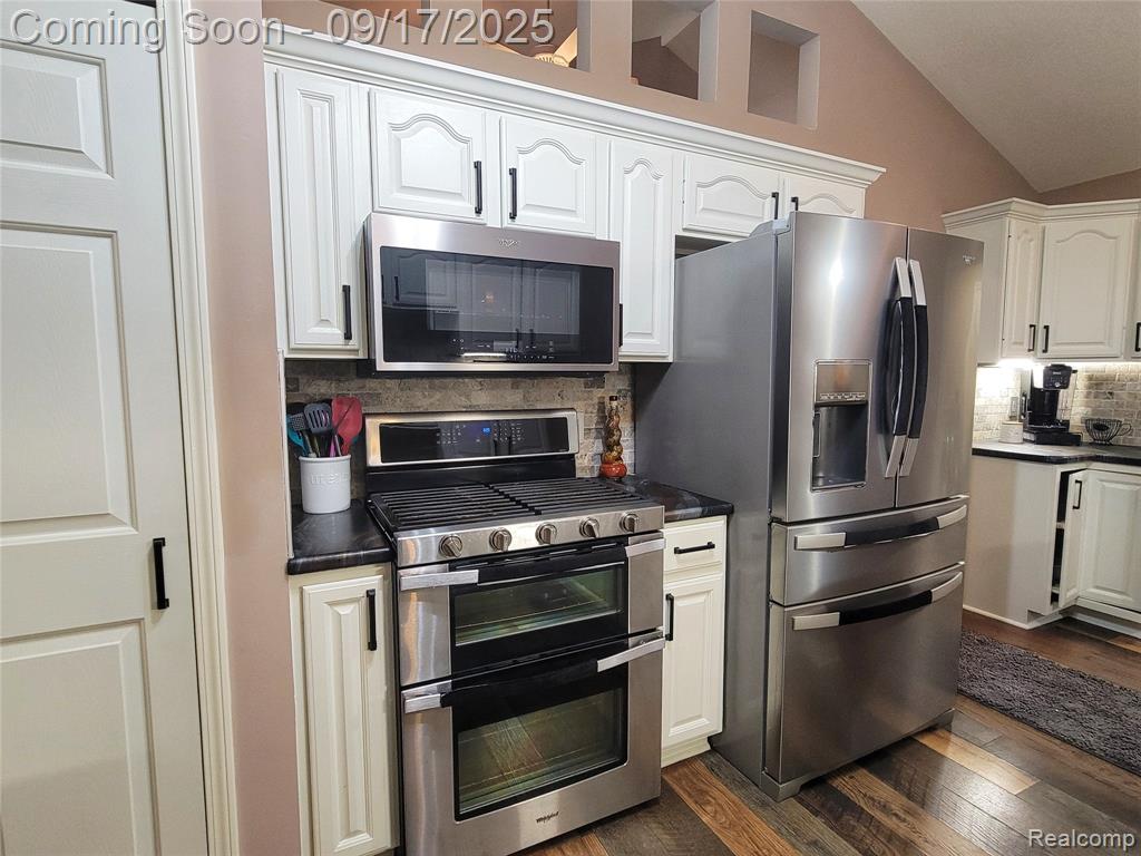 5566 Elmhurst Drive, Trenton, MI 48183 — Photo 5