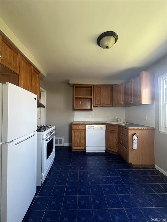 648 CLEVELAND Avenue, Lincoln Park, MI 48146 — Photo 4