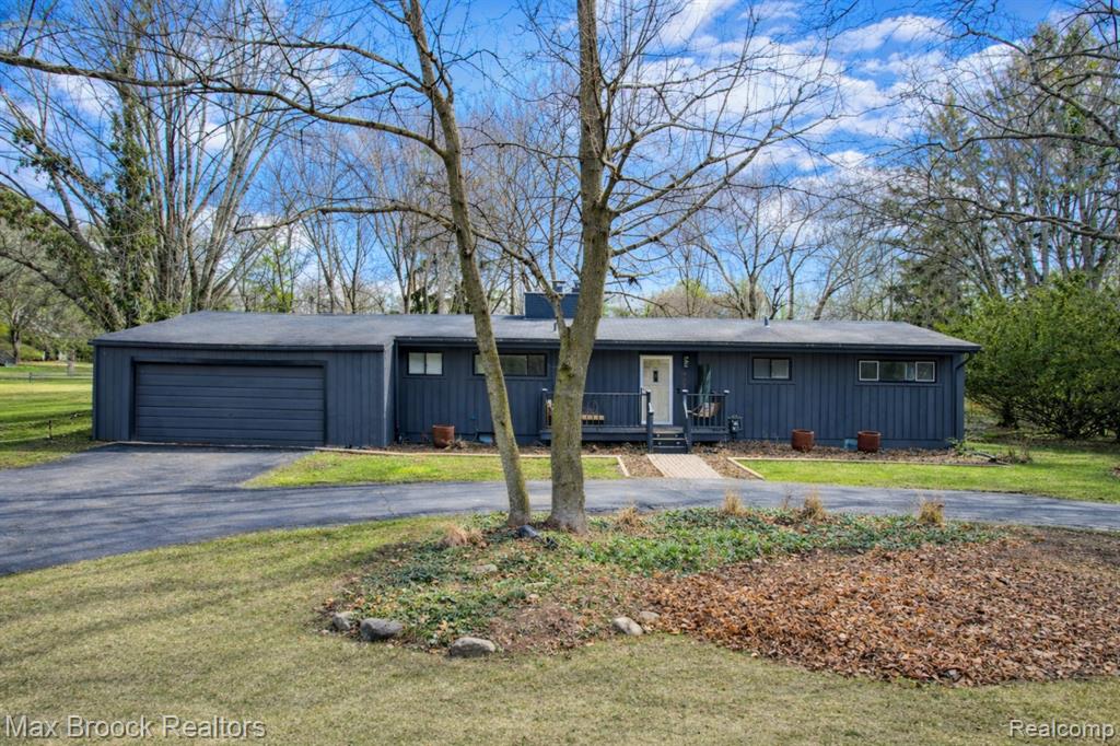32700 Evergreen Road, Beverly Hills, MI 48025 — front exterior