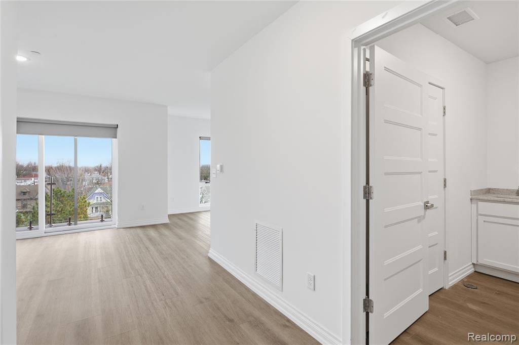 166 Oak st Street, Wyandotte, MI, 48192