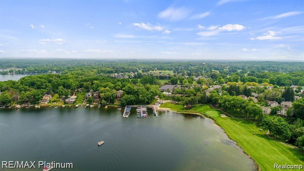4355 Oak Pointe Drive, Brighton, MI 48116 — Photo 49