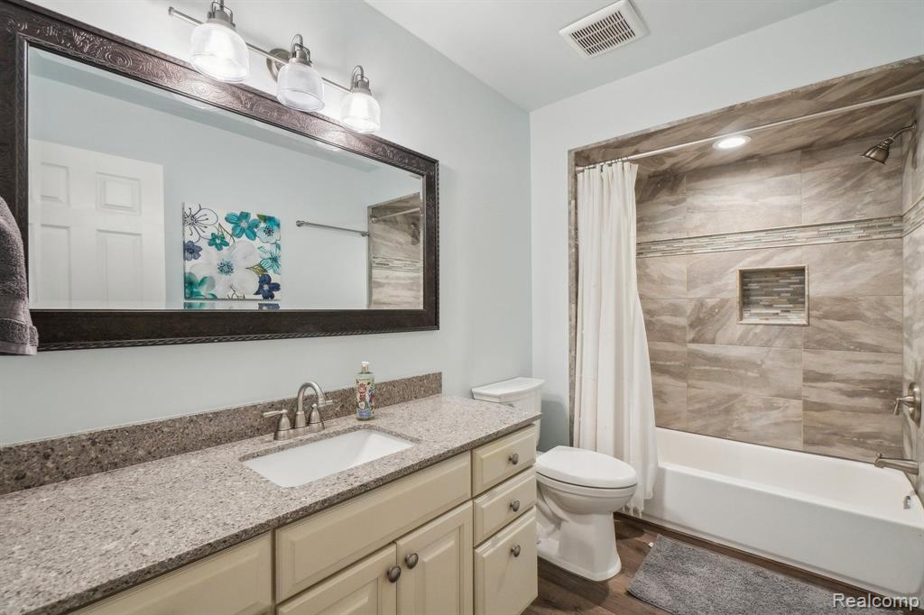 6847 HUBBARD Circle, Clarkston, MI 48348 — Photo 36