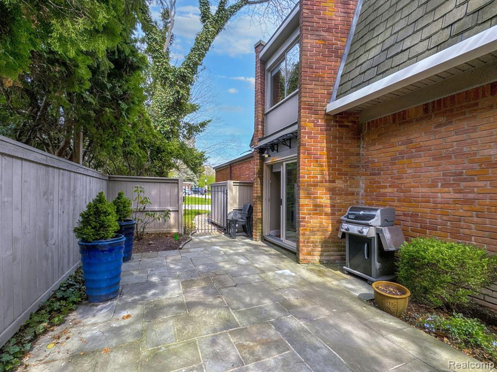 1049 STRATFORD Lane, Bloomfield Hills, MI 48304 — Photo 41