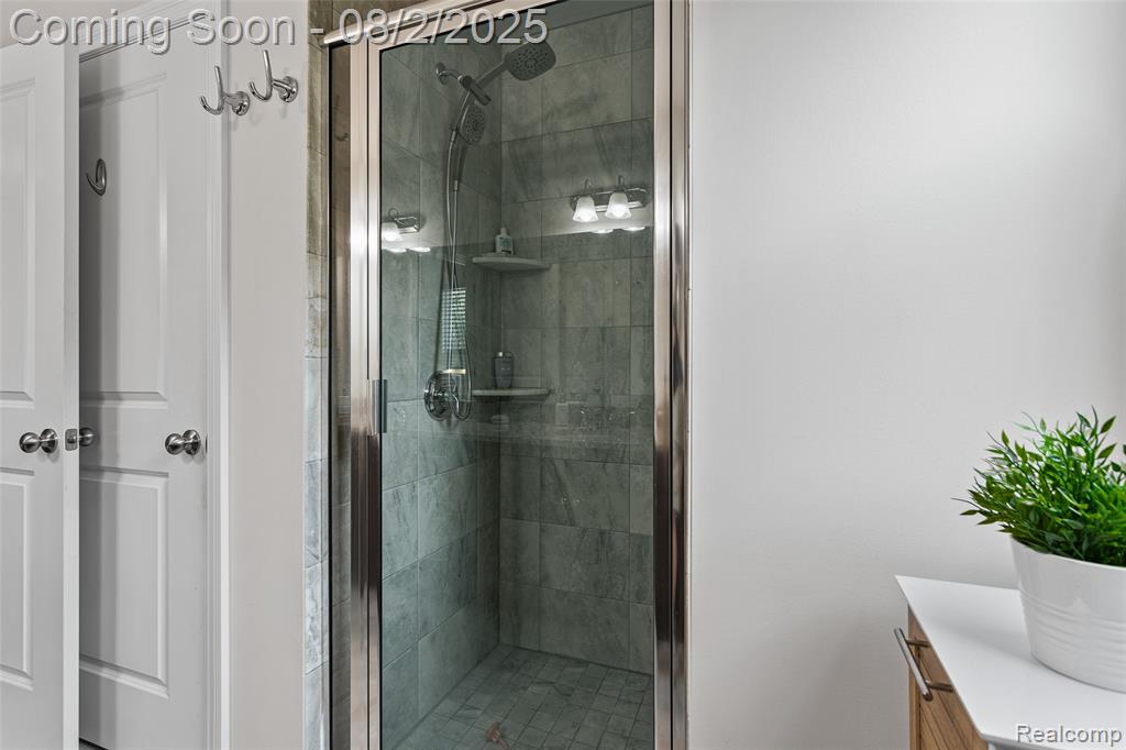 710 Pine Tree Road, Lake Orion, MI 48362 — Photo 22
