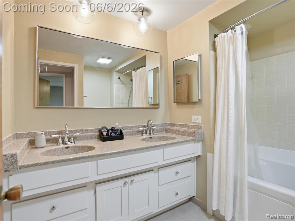 6623 Pine Eagle Lane, West Bloomfield, MI — Photo 16
