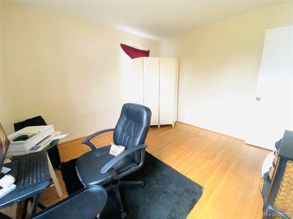 17334 Sprenger Avenue, Eastpointe, MI 48021 — Photo 18