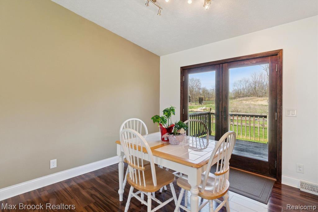 7665 PONTIAC LAKE Road, White Lake, MI — Photo 21