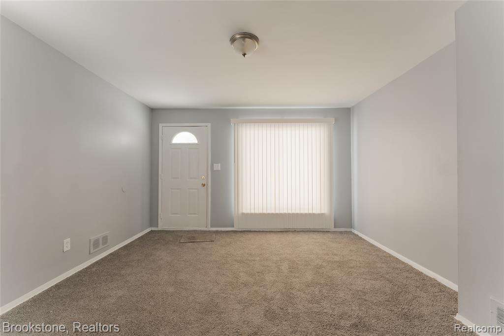 694 Emerson Avenue, Pontiac, MI 48340 — Photo 13