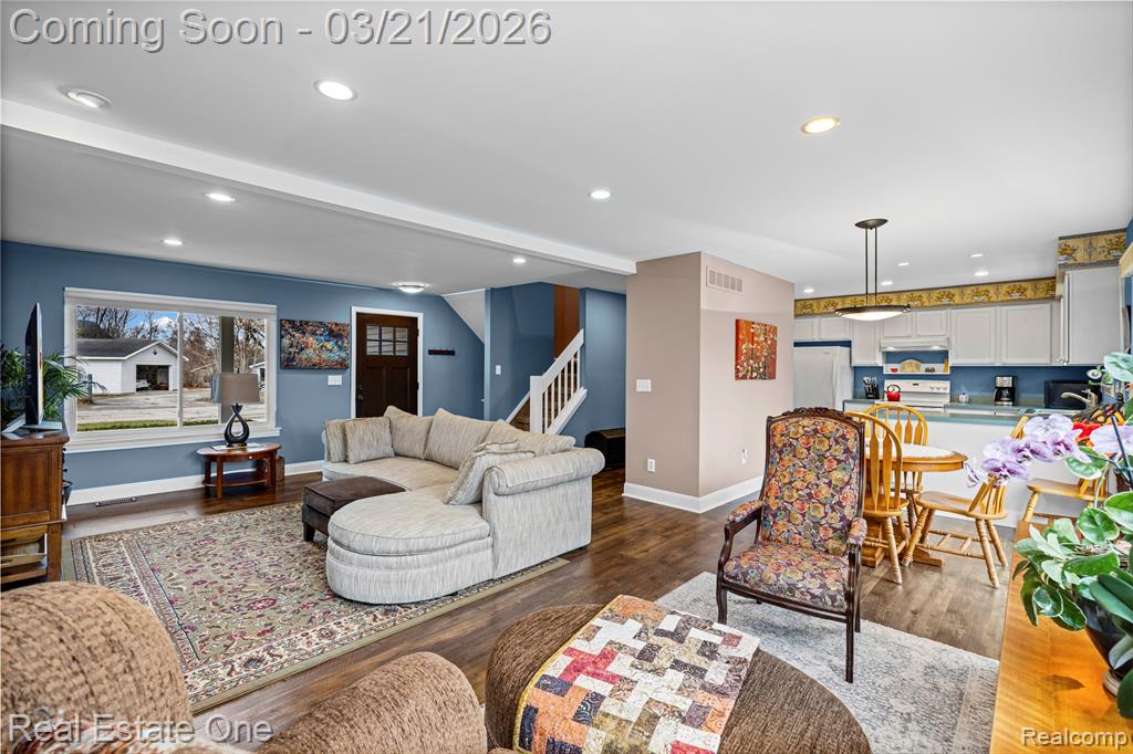 1065 Round Lake Road, White Lake, MI — Photo 6