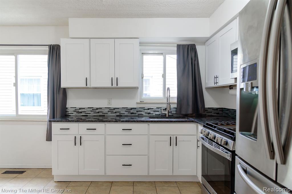 6061 N DOWLING Street, Westland, MI — Photo 9