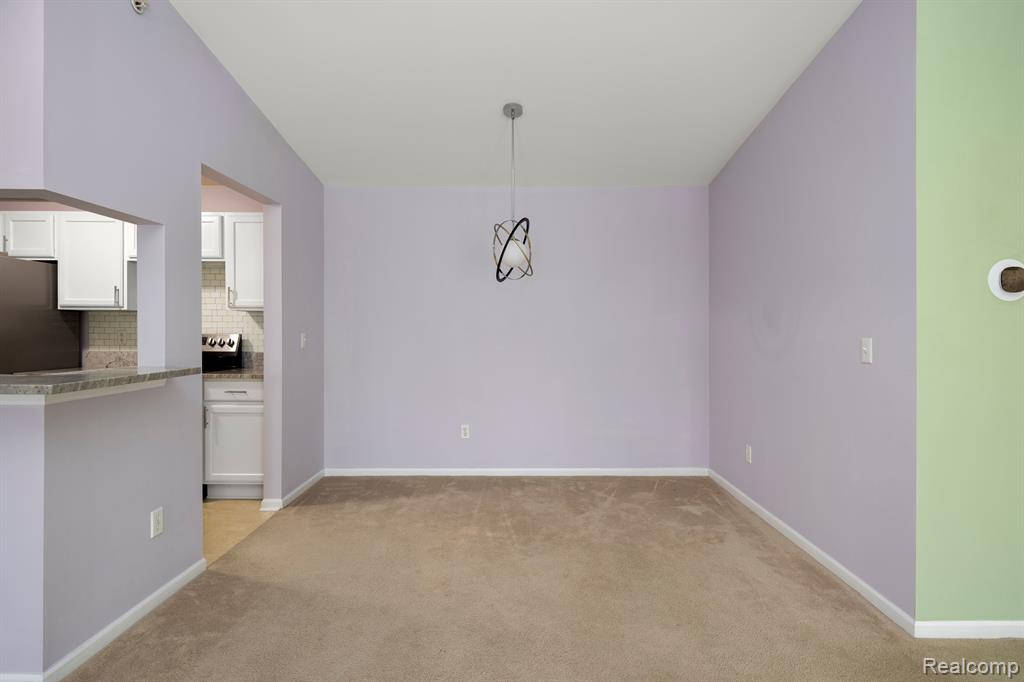 28260 OAKMONTE Circle E, New Hudson, MI 48165 — Photo 14
