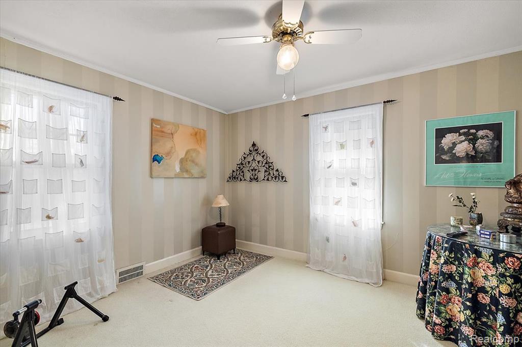 17601 Cambridge Boulevard, Lathrup Village, MI 48076 — Photo 8