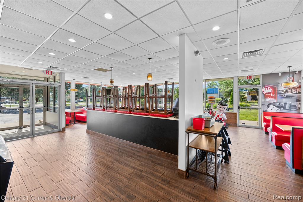 32704 Grand River Avenue, Farmington, MI, 48336