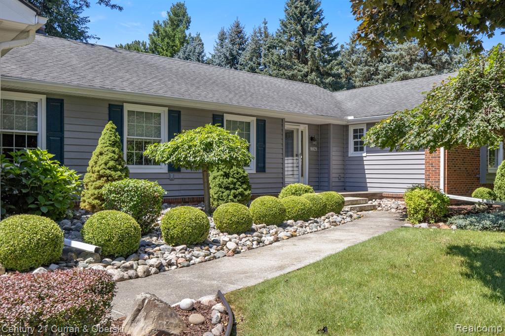 8821 NORTHAMPTON Drive, Plymouth, MI 48170 — Photo 3
