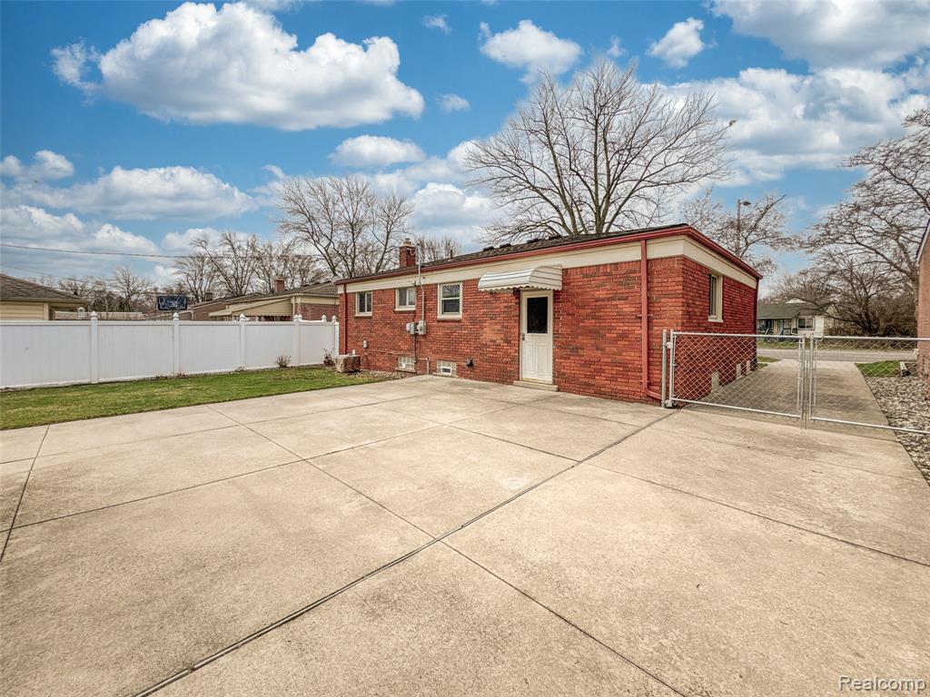 8031 Pardee Road, Taylor, MI 48180 — Photo 23