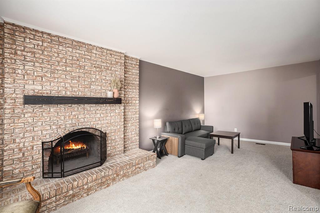 5049 Surrey Drive, Sterling Heights, MI 48310 — Photo 9