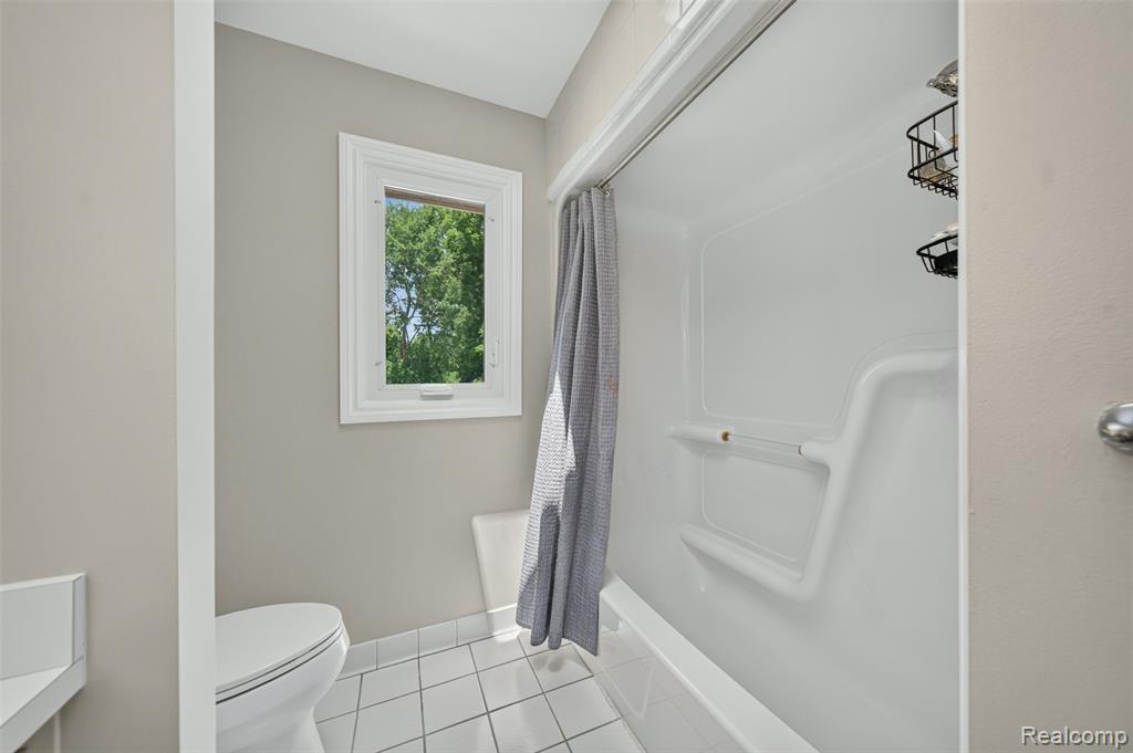 5136 Commerce Road, West Bloomfield, MI 48324 — Photo 48