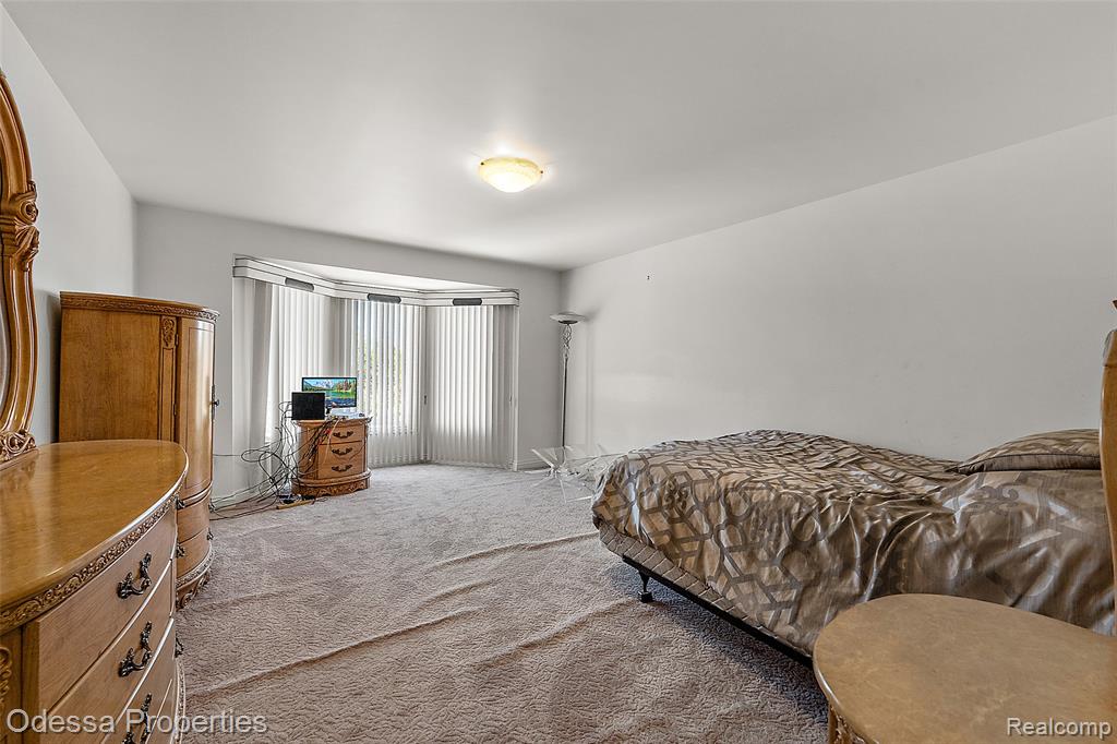 12984 Azure Drive, Utica, MI 48315 — Photo 45
