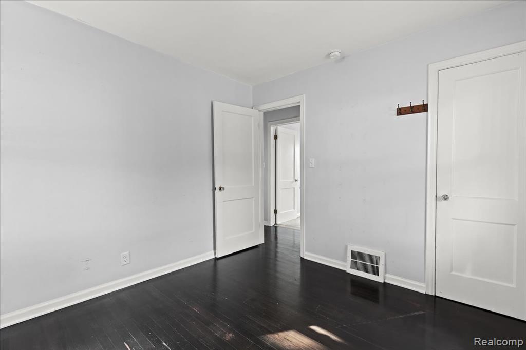 630 W Troy Street, Fenton, MI 48220 — Photo 15