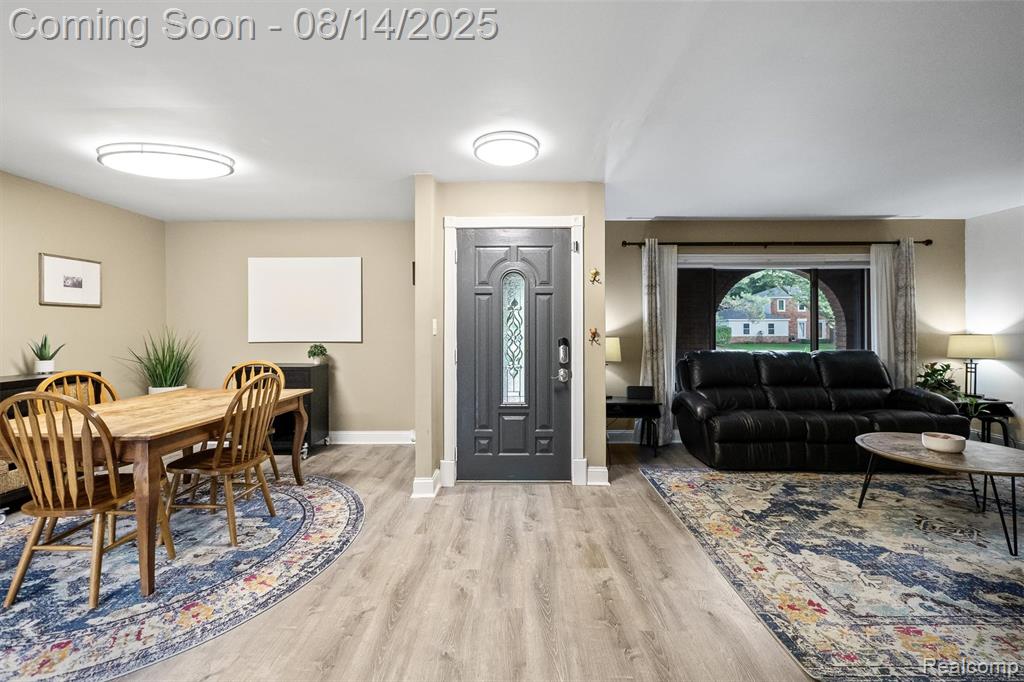 541 Lake Forest Road, Rochester Hills, MI 48309 — Photo 2