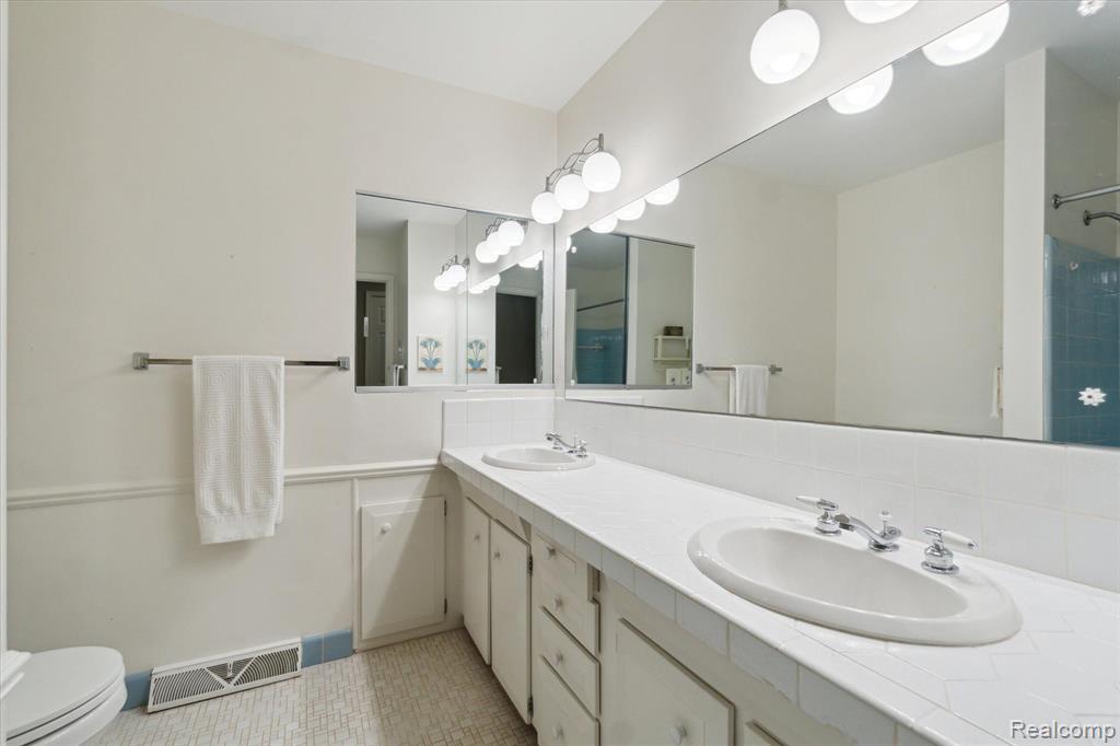 540 WESTOVER Pass, Grand Blanc, MI 48439 — Photo 23