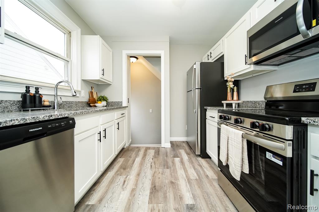 8221 Coolidge, Center Line, MI 48015 — Photo 15