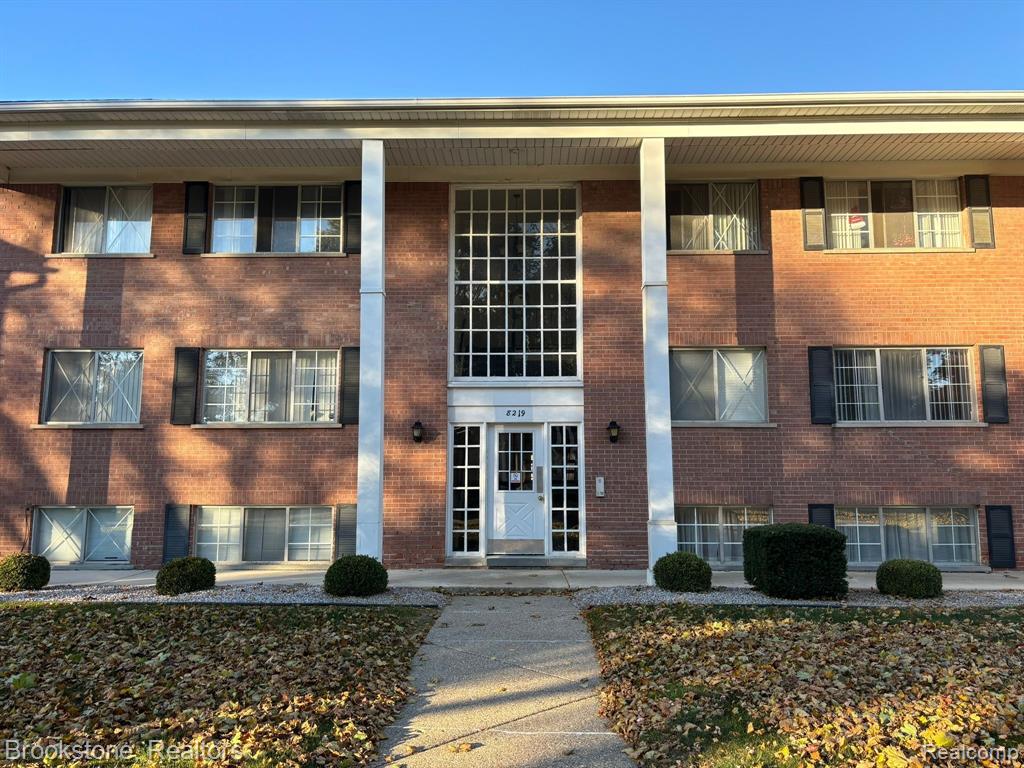 8219 DENWOOD Drive, Sterling Heights, MI 48312 — front exterior