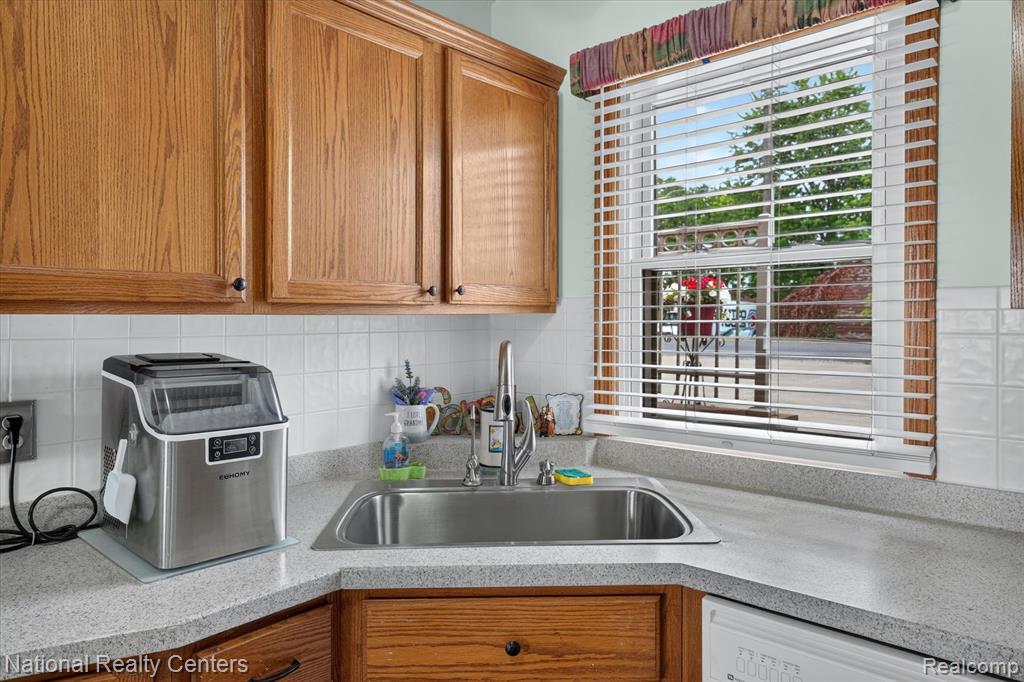 9450 Dexter Pinckney Road, Pinckney, MI 48169 — Photo 14