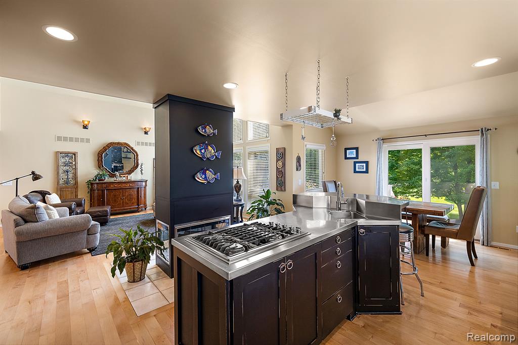 733 LONGFORD Drive, Rochester Hills, MI 48309 — Photo 28