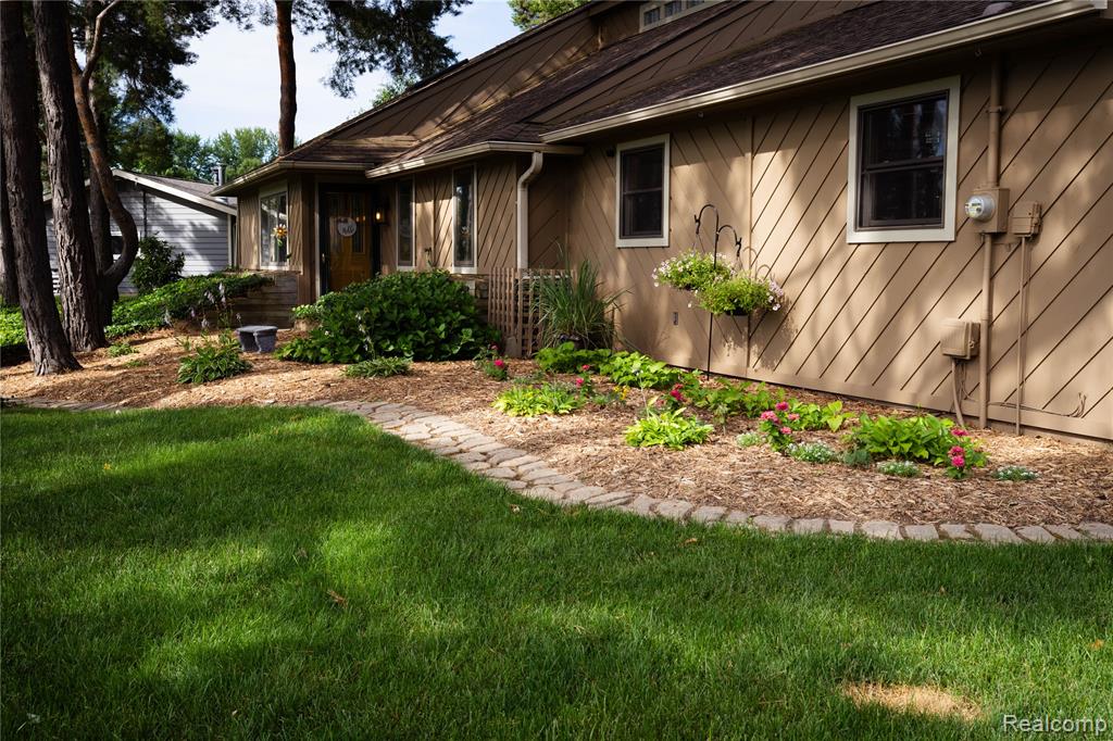 8971 Highland Drive, Freeland, MI 48623