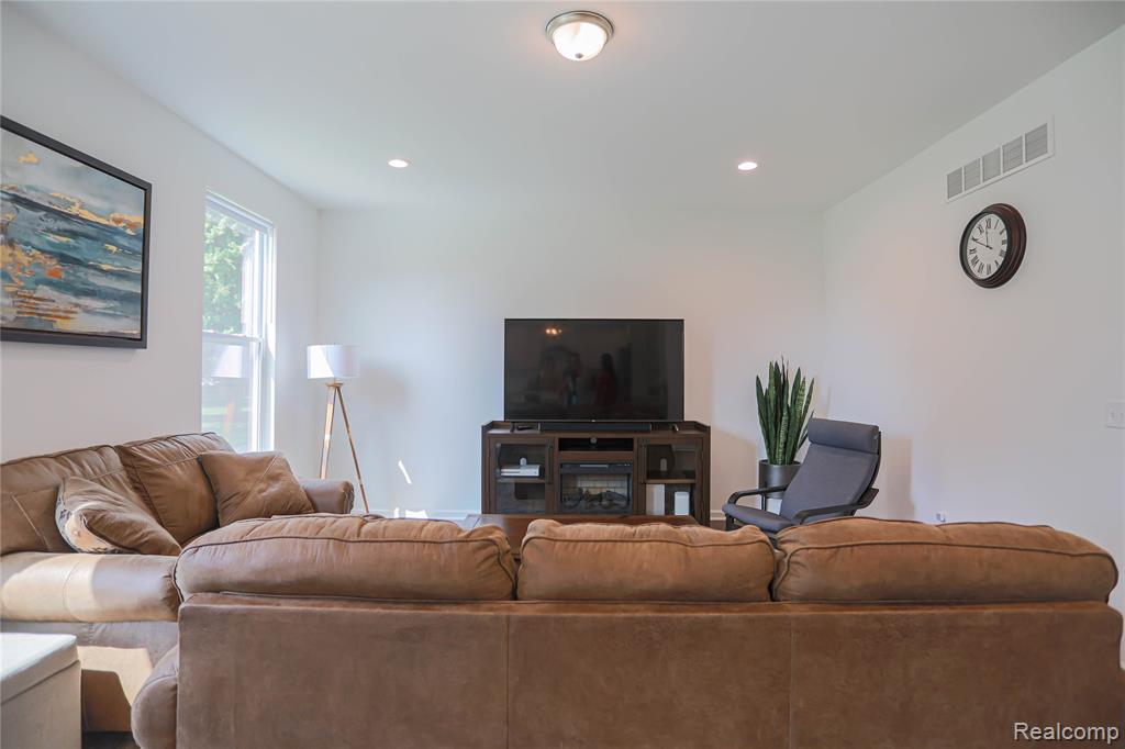 20776 Wexford Drive, Macomb, MI 48044 — Photo 28