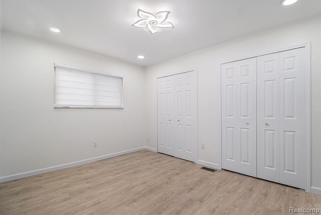 8601 INDEPENDENCE Drive, Sterling Heights, MI 48313 — Photo 12